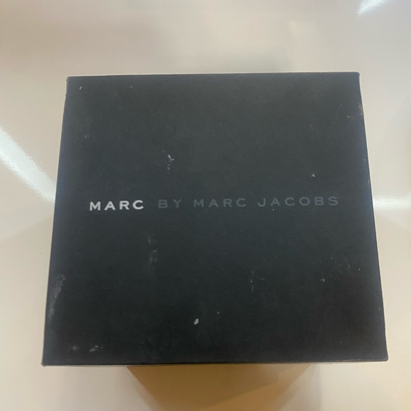 Gently used Marc Jacob’s Watch - Picture 6 of 10